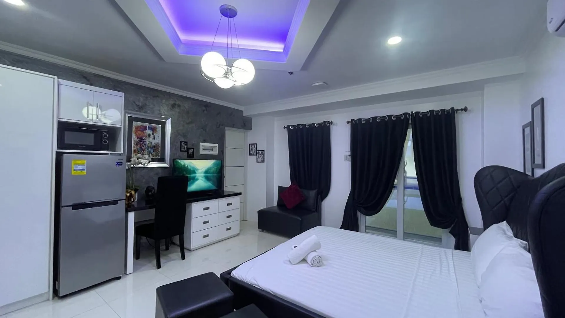 Kandi 1,2,3 Palace Rentals Studio Angeles