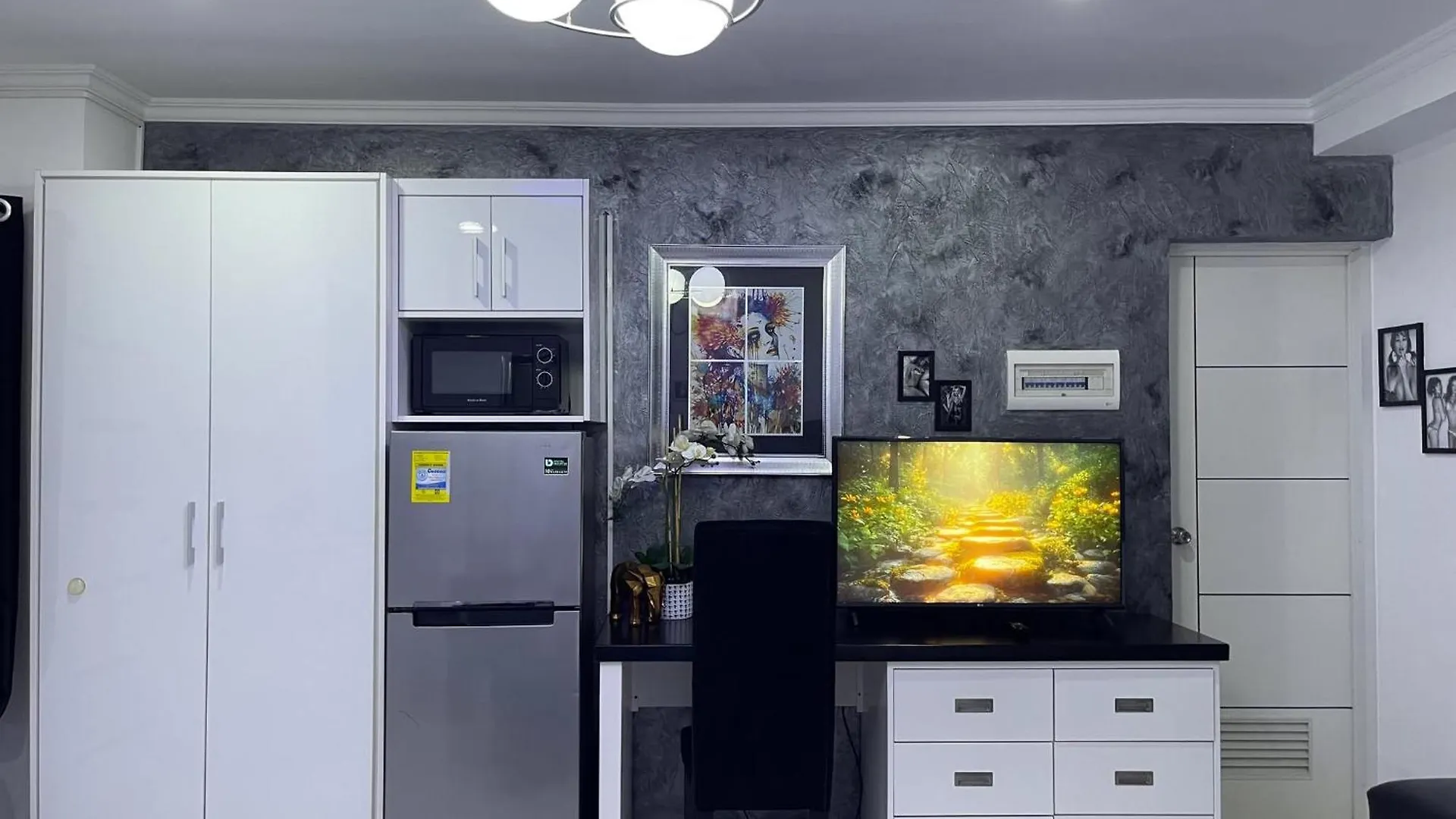 Kandi 1,2,3 Palace Rentals Studio Angeles