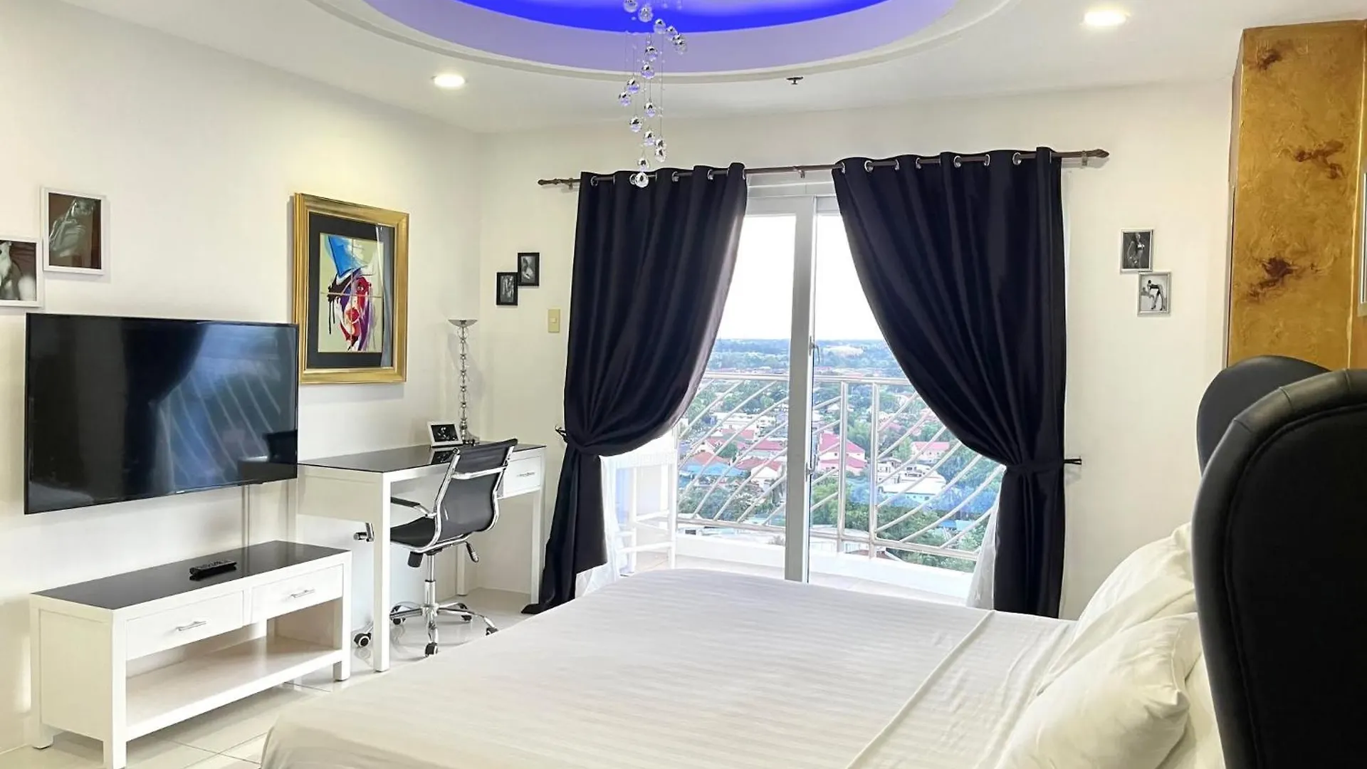 Kandi 1,2,3 Palace Rentals Studio Angeles Apartment
