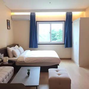 Hotel On Friendship, Angeles